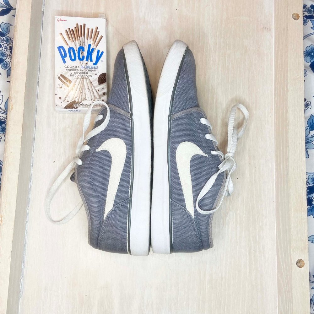 Nike Casual Athletic Cool Grey